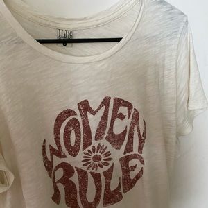 LE graphic tee